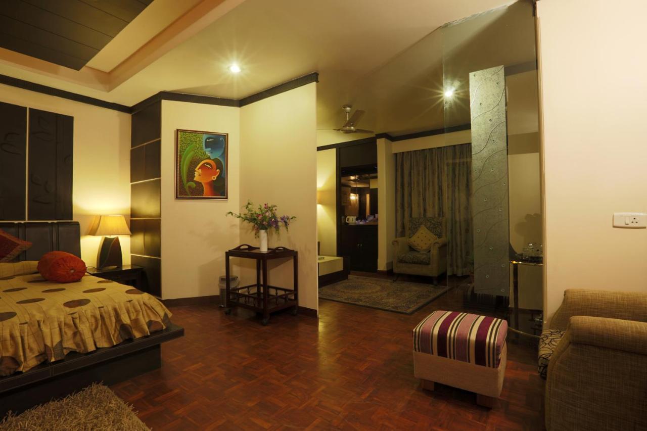 Hotel The Manor - A Boutique Hotel Jorhāt Екстериор снимка